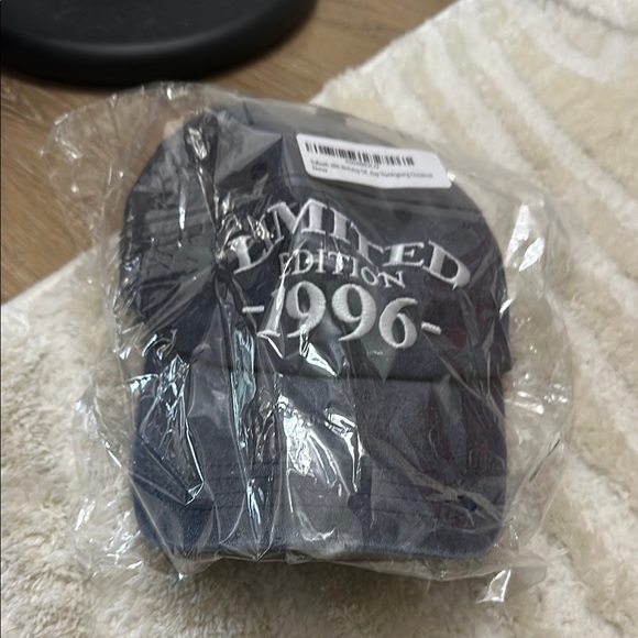 Limited Edition 1996 Blue Cap NEW IN PACKAGING - Picture 1 of 2
